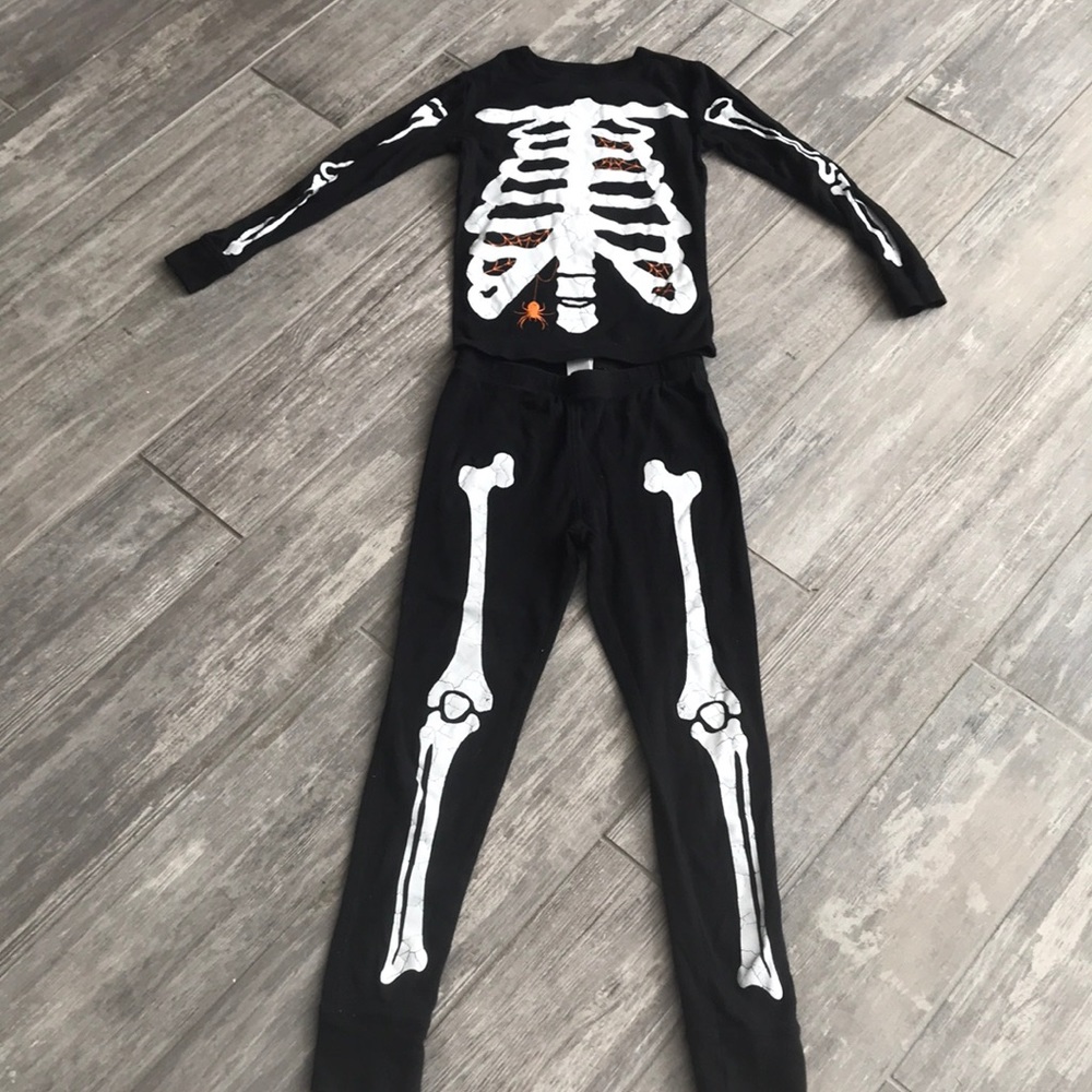 Skeleton jammies - size 8